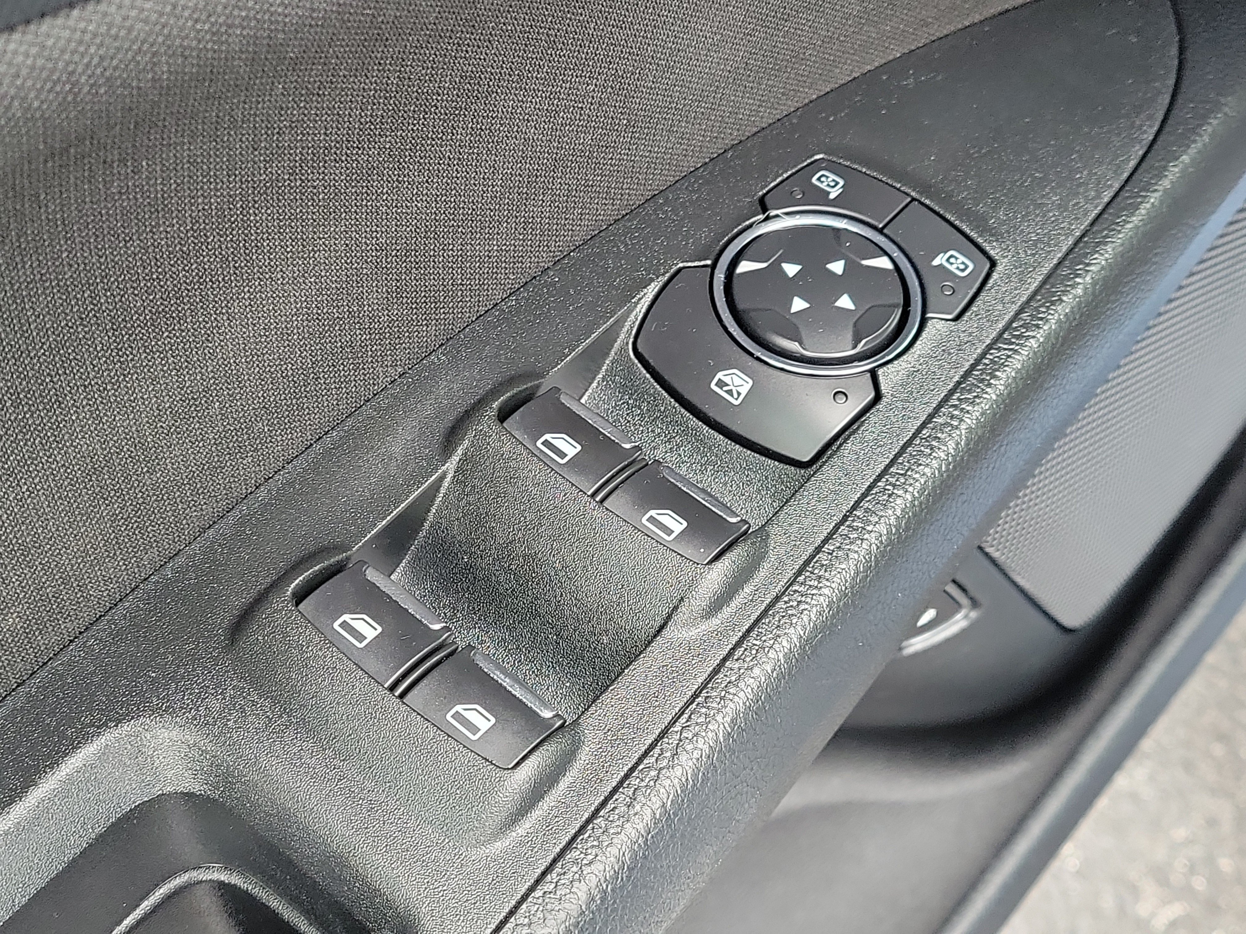 Used 2018 Ford Fusion SE FWD image 19