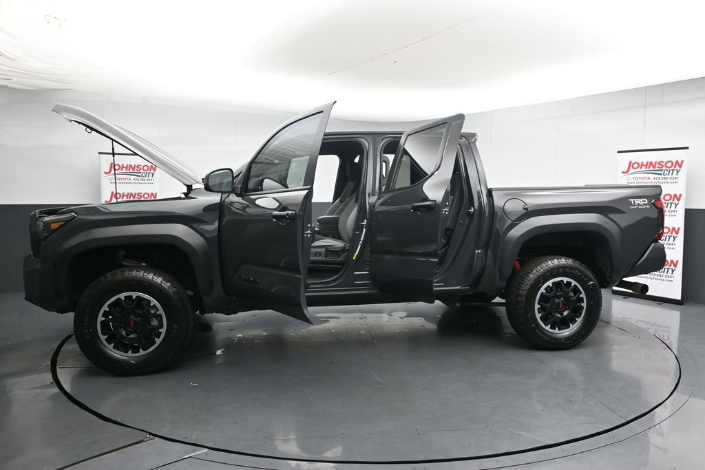 Used 2025 Toyota Tacoma TRD Off-Road AWD/4WD image 42