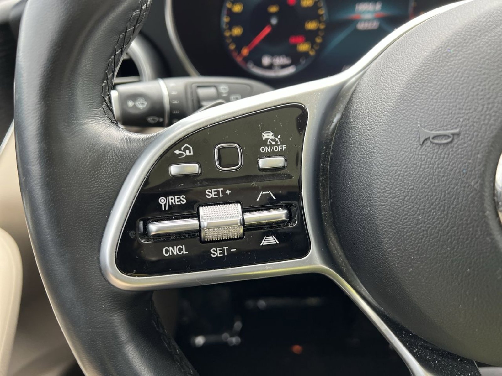 Used 2021 Mercedes-Benz GLC 300 4MATIC image 30