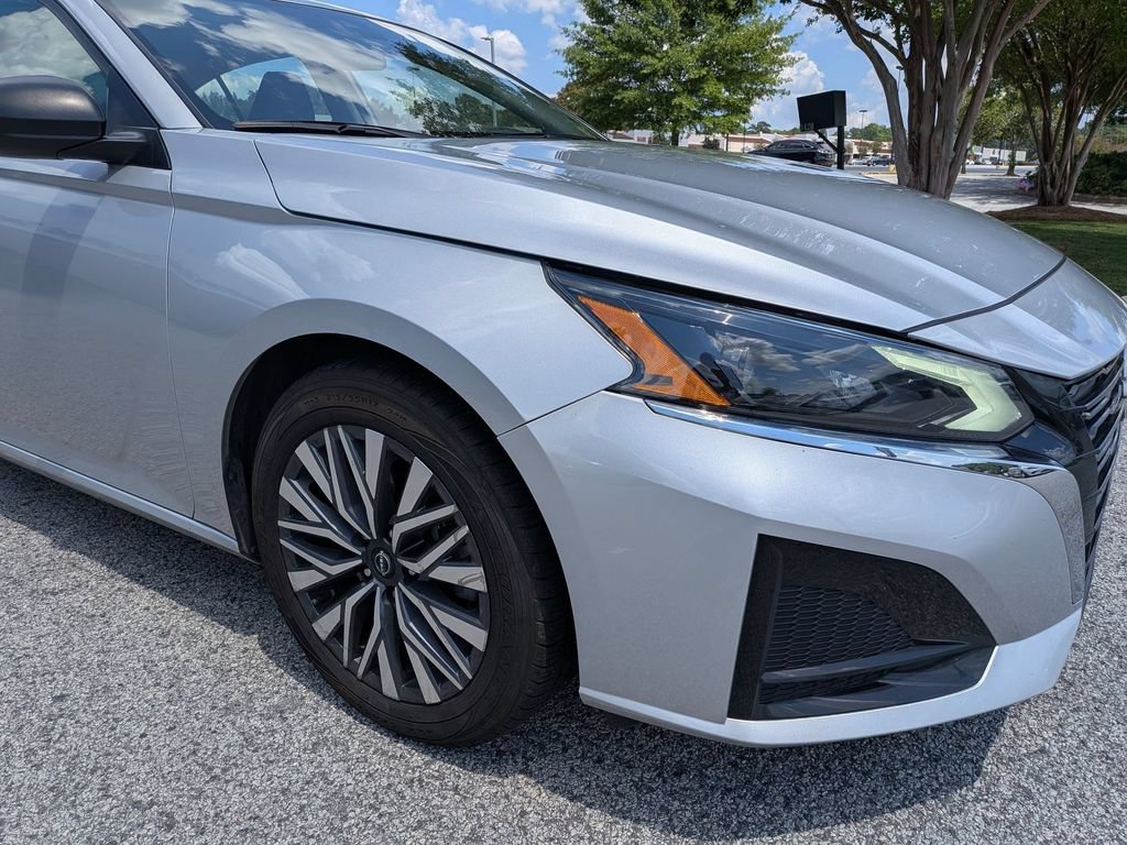 Used 2024 Nissan Altima 2.5 SV FWD image 10