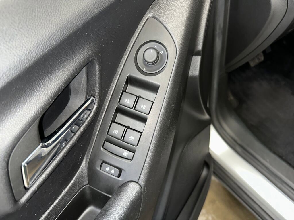 Certified 2022 Chevrolet Trax LT w/ Driver Confidence Package image 8