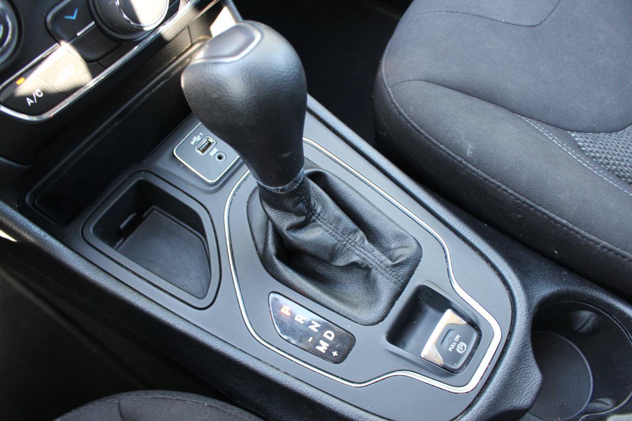 Used 2020 Jeep Cherokee Latitude FWD image 28