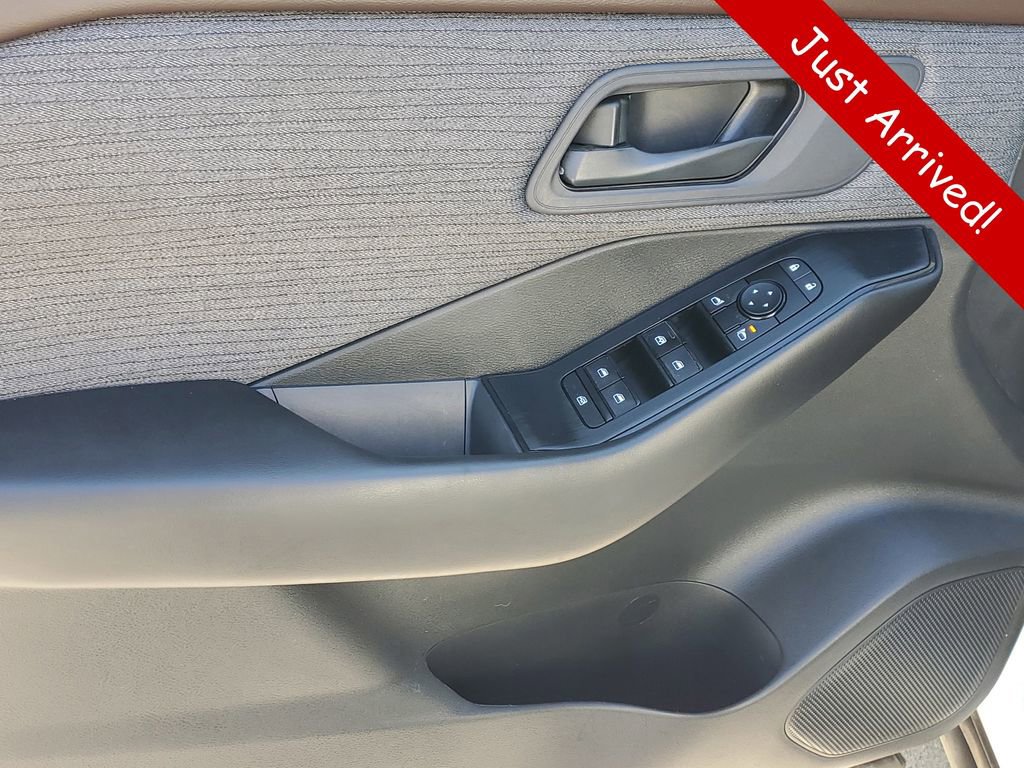 Used 2023 Nissan Rogue S FWD image 18