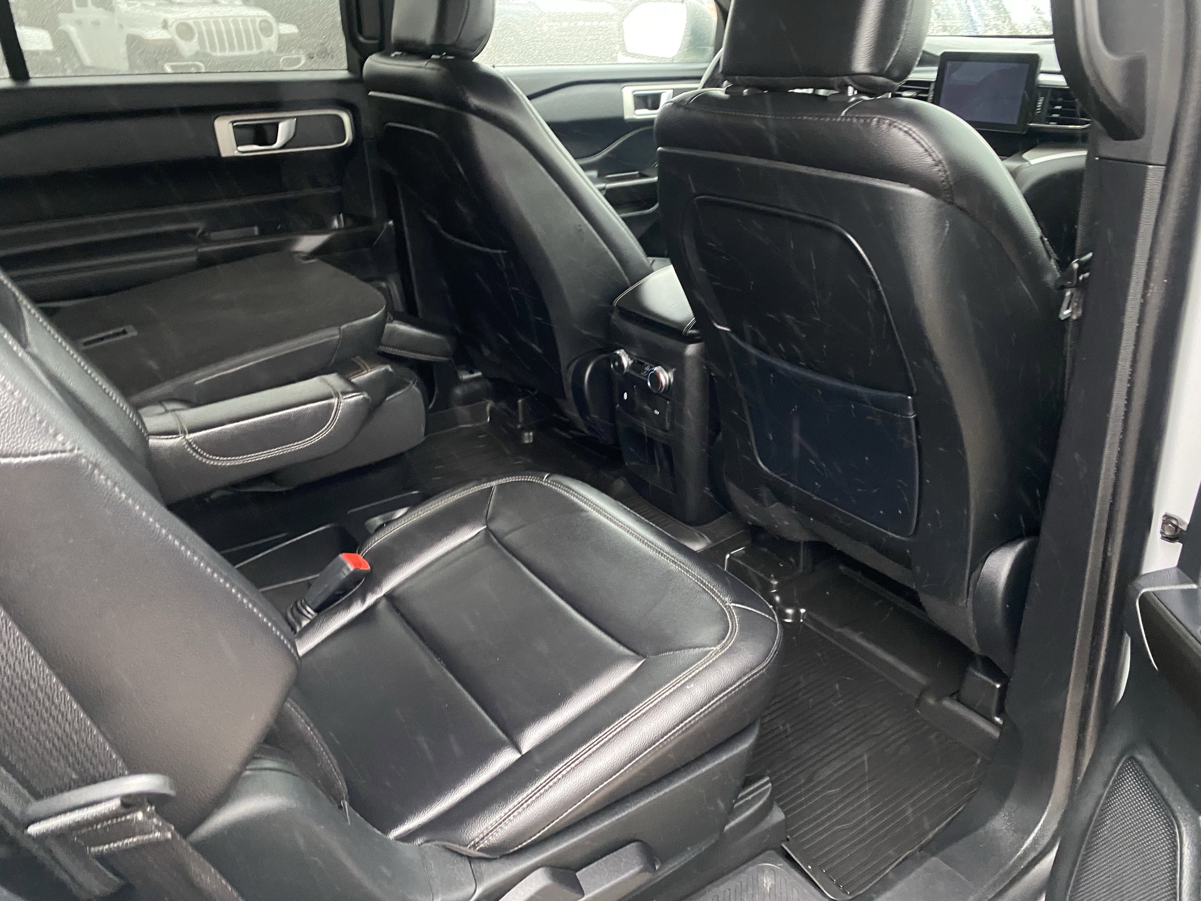 Used 2020 Ford Explorer XLT w/ Equipment Group 202A AWD/4WD image 18