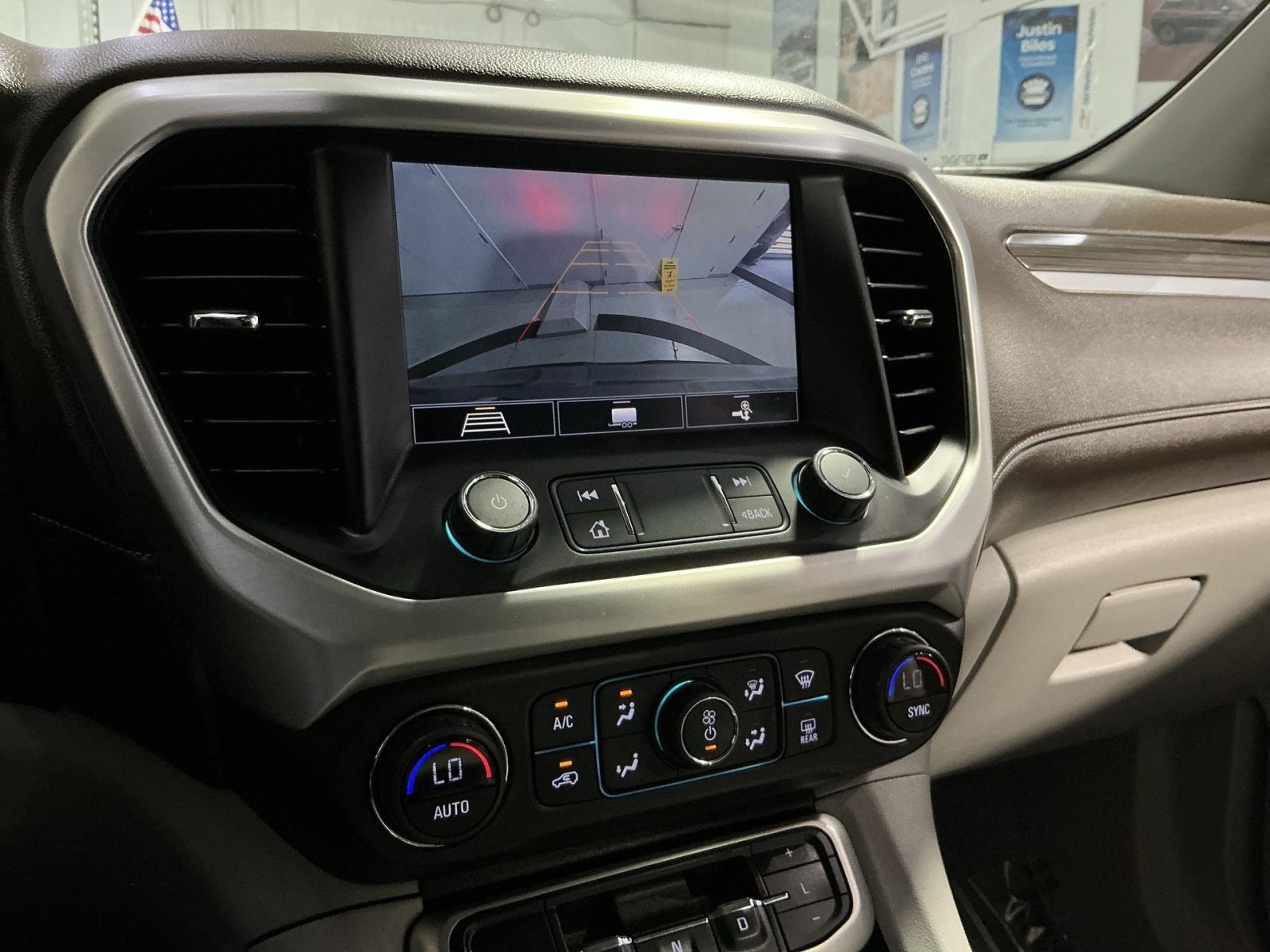 Used 2020 GMC Acadia SLT w/ Driver Alert Package II FWD image 20