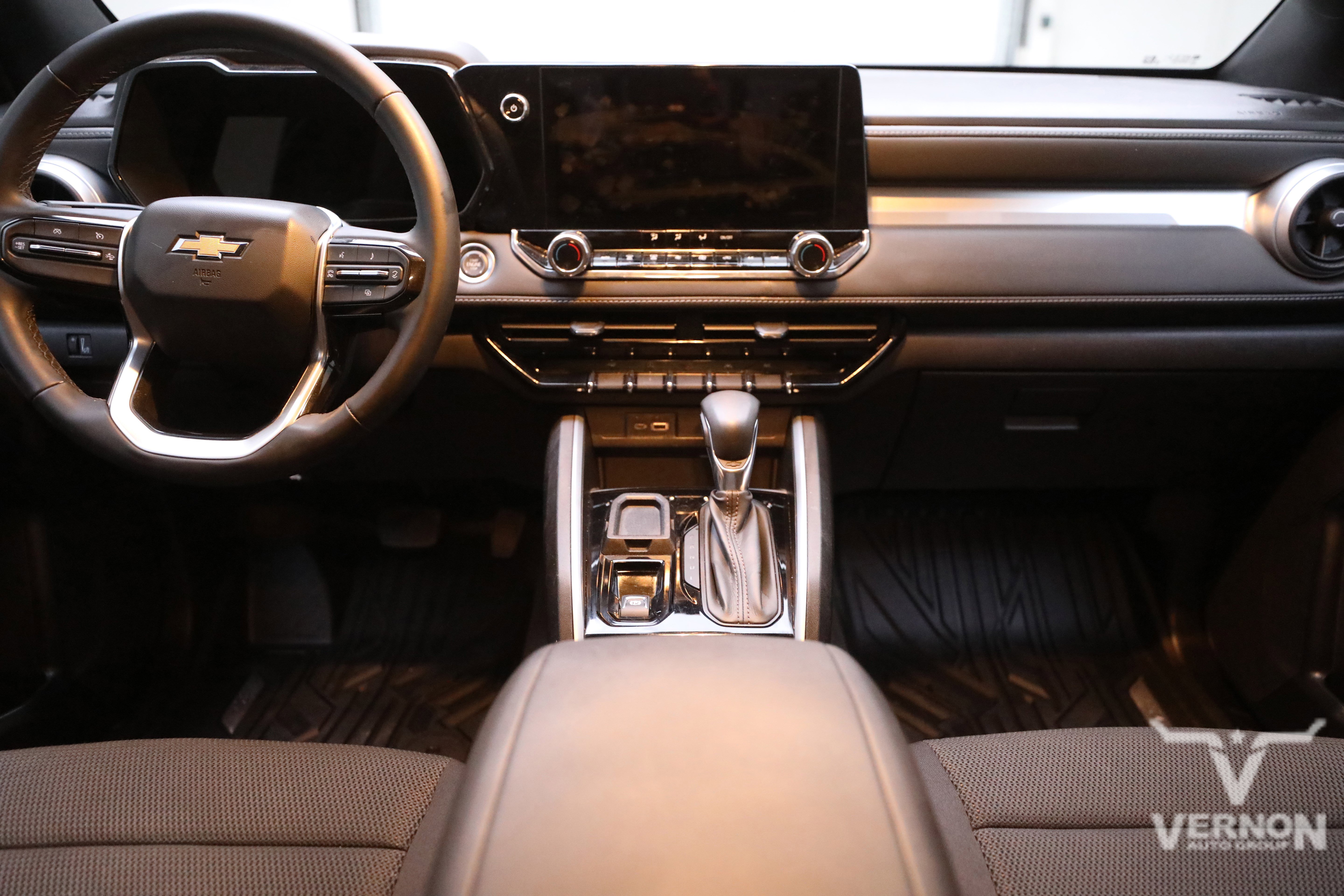 Used 2024 Chevrolet Colorado LT w/ LT Convenience Package image 13