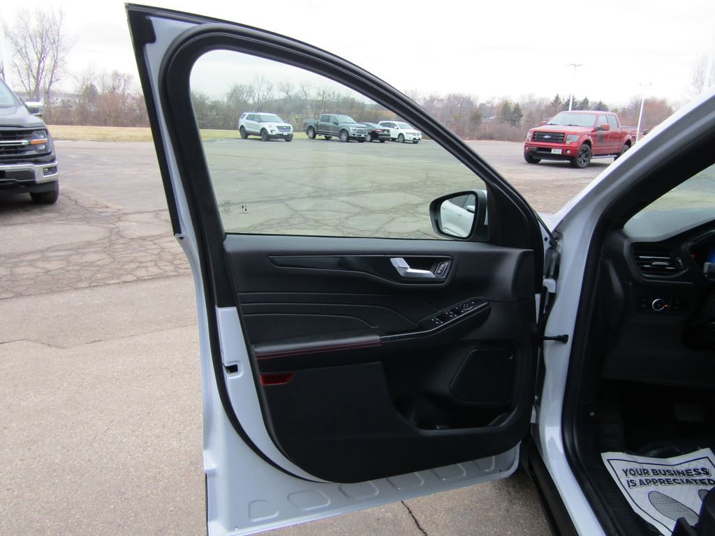 Used 2025 Ford Escape ST-Line Select w/ Tech Pack #1 image 17