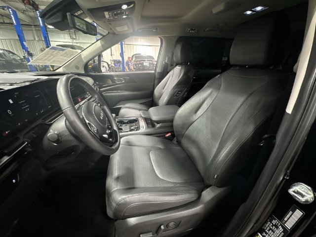 Used 2025 Kia Carnival SX Prestige FWD image 17