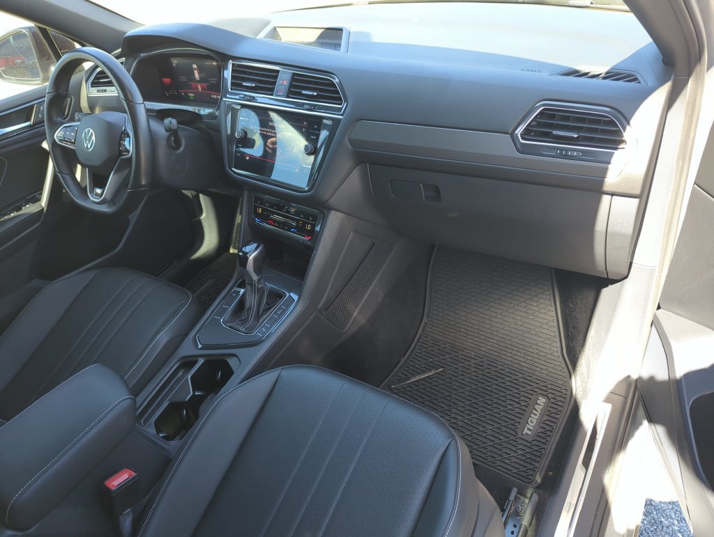 Used 2023 Volkswagen Tiguan SE R-Line FWD image 22