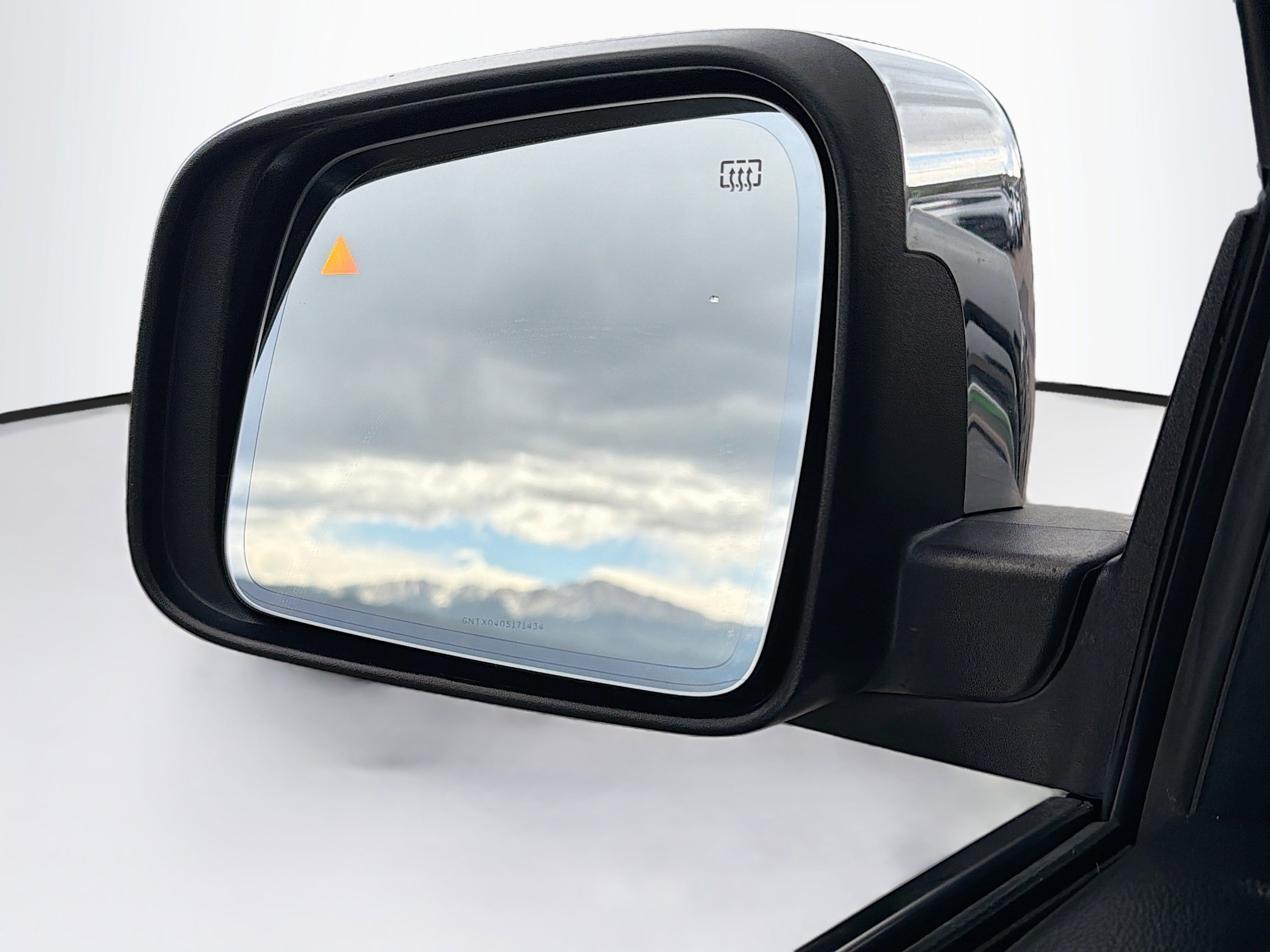 Used 2017 Jeep Grand Cherokee Overland w/ Jeep Active Safety Group image 16