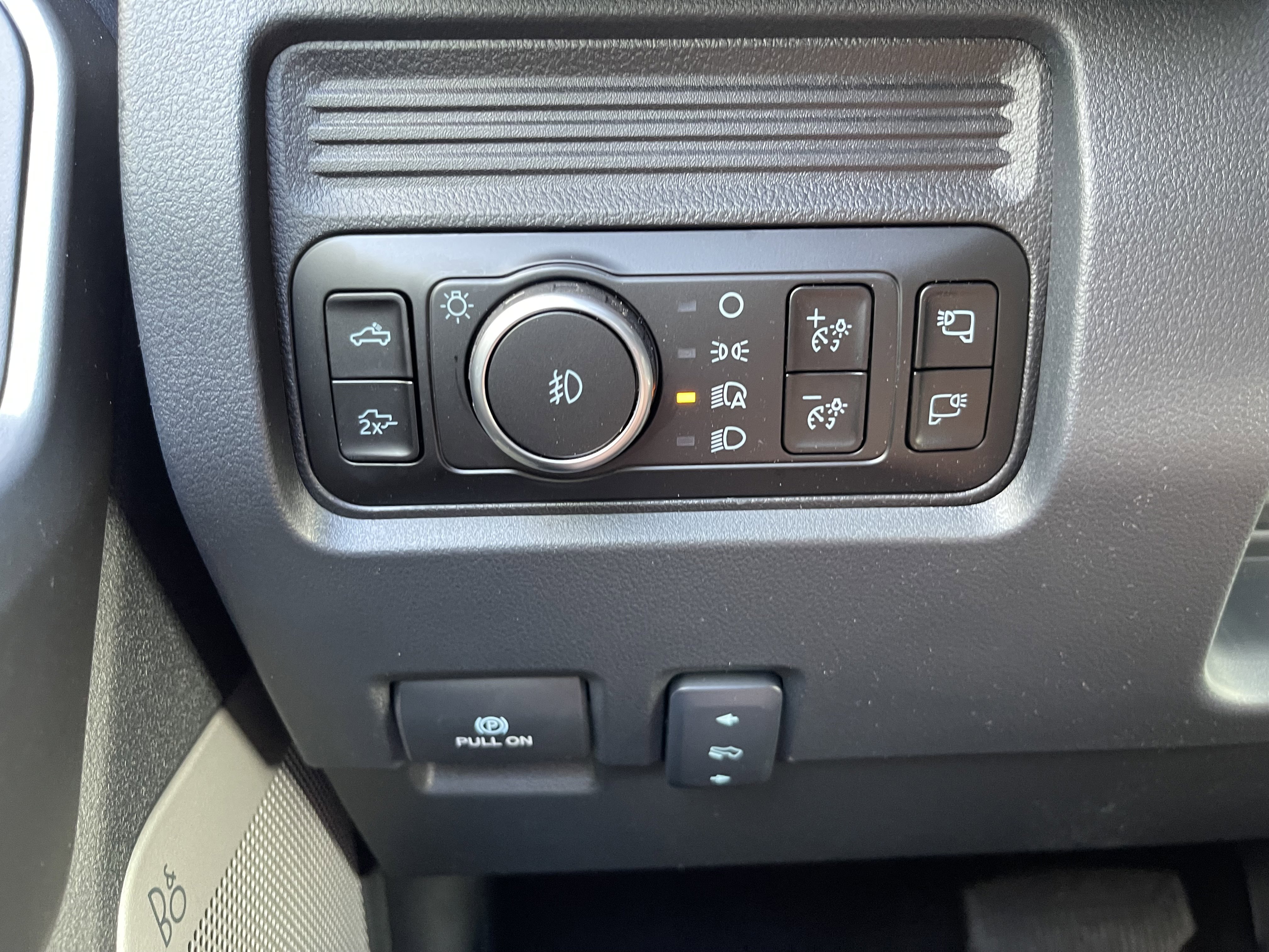 New 2026 Ford F350 Lariat w/ Black Appearance Package image 21