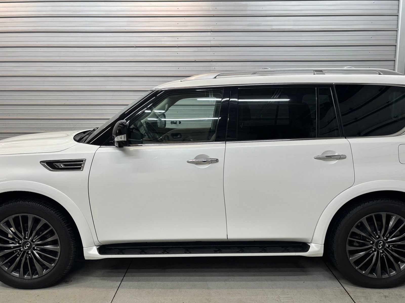 Used 2023 INFINITI QX80 Premium Select w/ Cargo Package AWD/4WD image 7