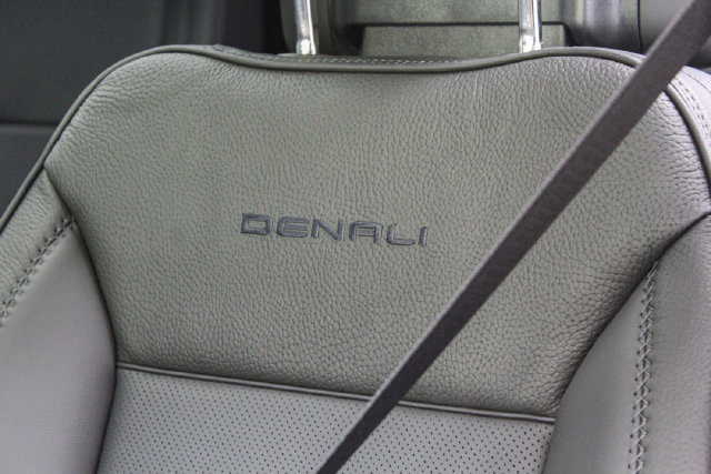 New 2027 GMC Yukon Denali w/ Denali Reserve Package AWD/4WD image 32