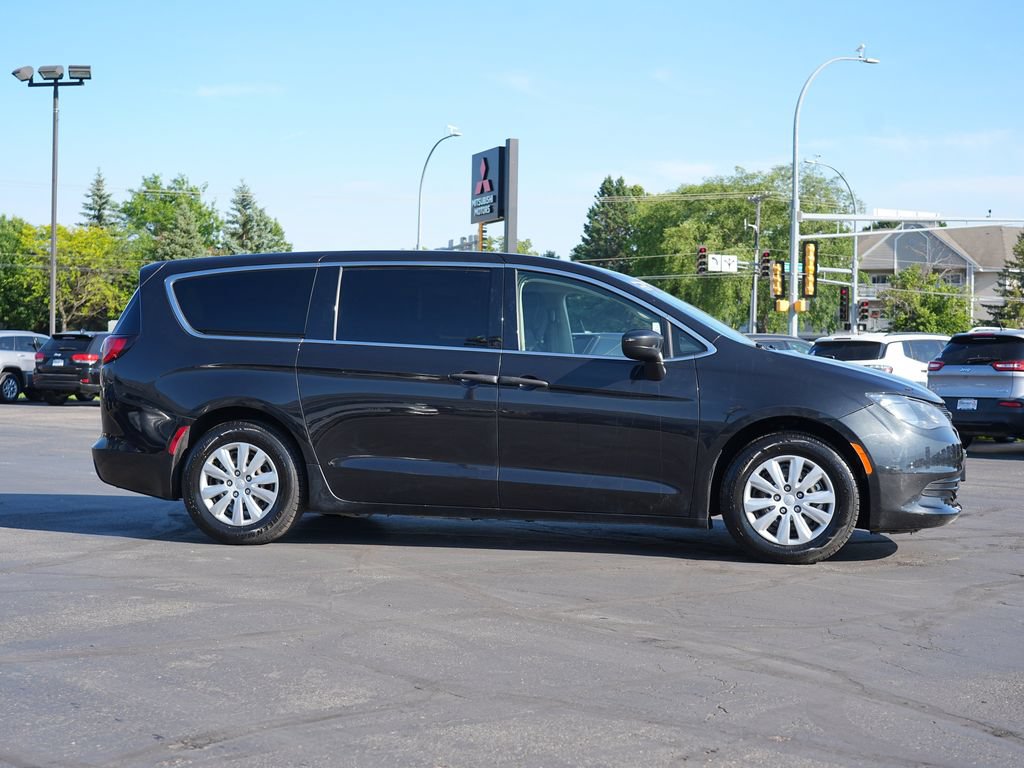 Used 2020 Chrysler Voyager L FWD video 2