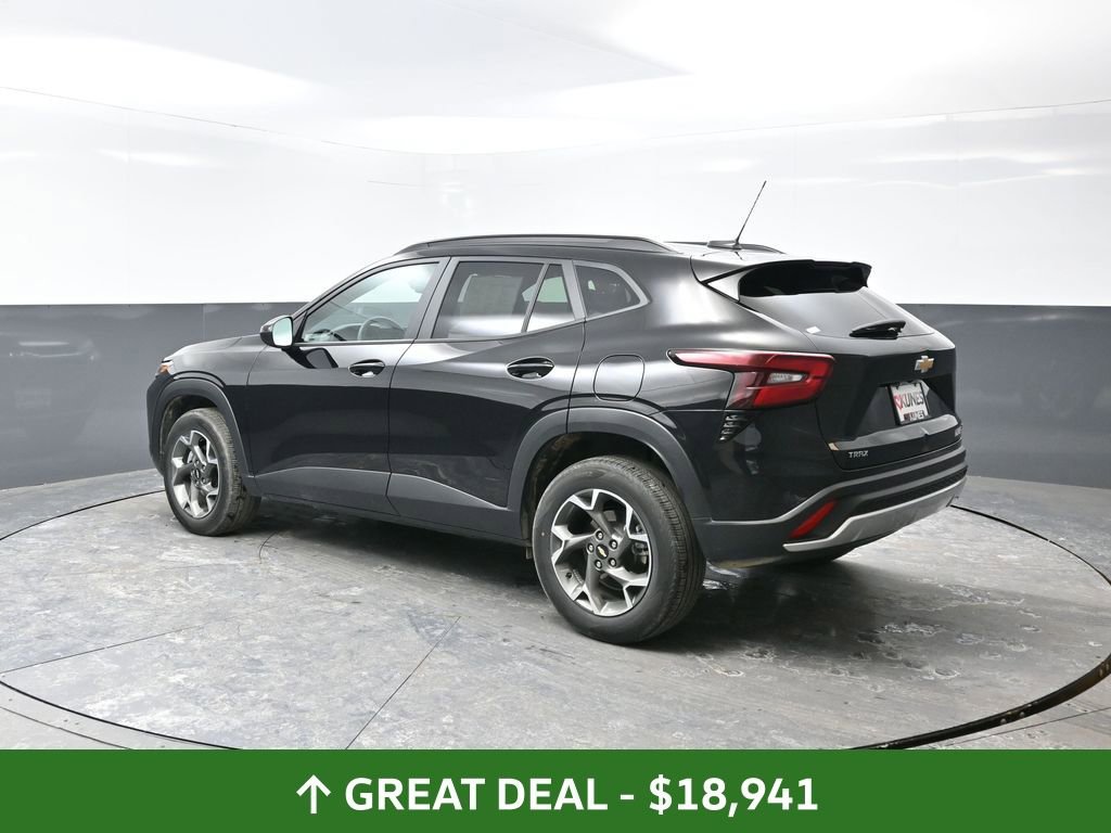 Used 2025 Chevrolet Trax LT image 12