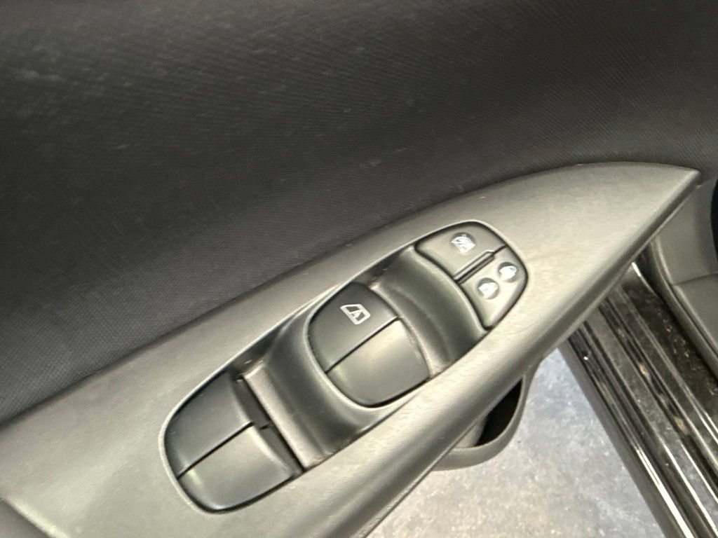 Used 2017 Nissan Sentra SV w/ Driver's Assist Package FWD image 19