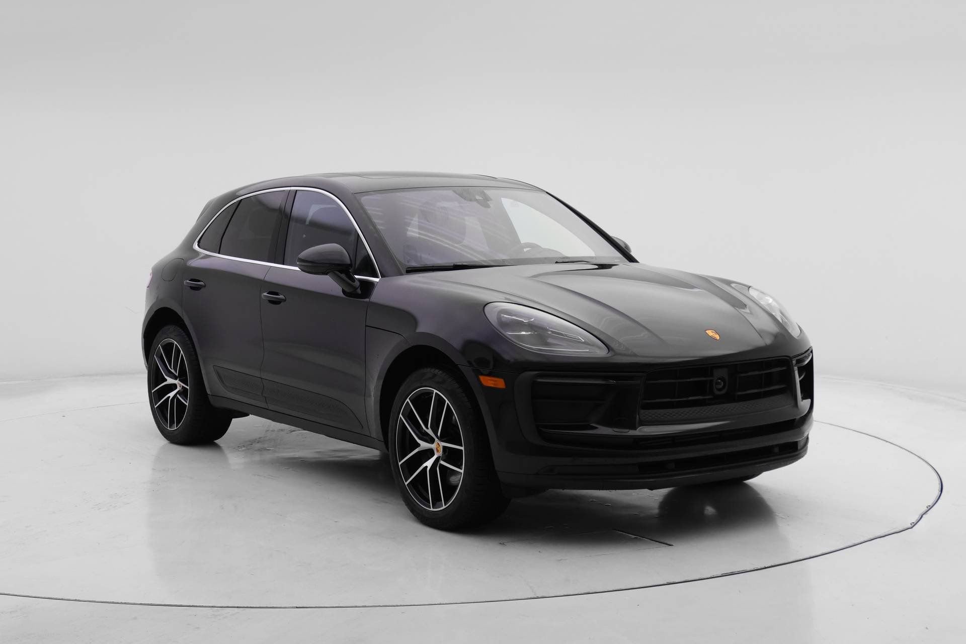 Used 2025 Porsche Macan AWD/4WD image 9