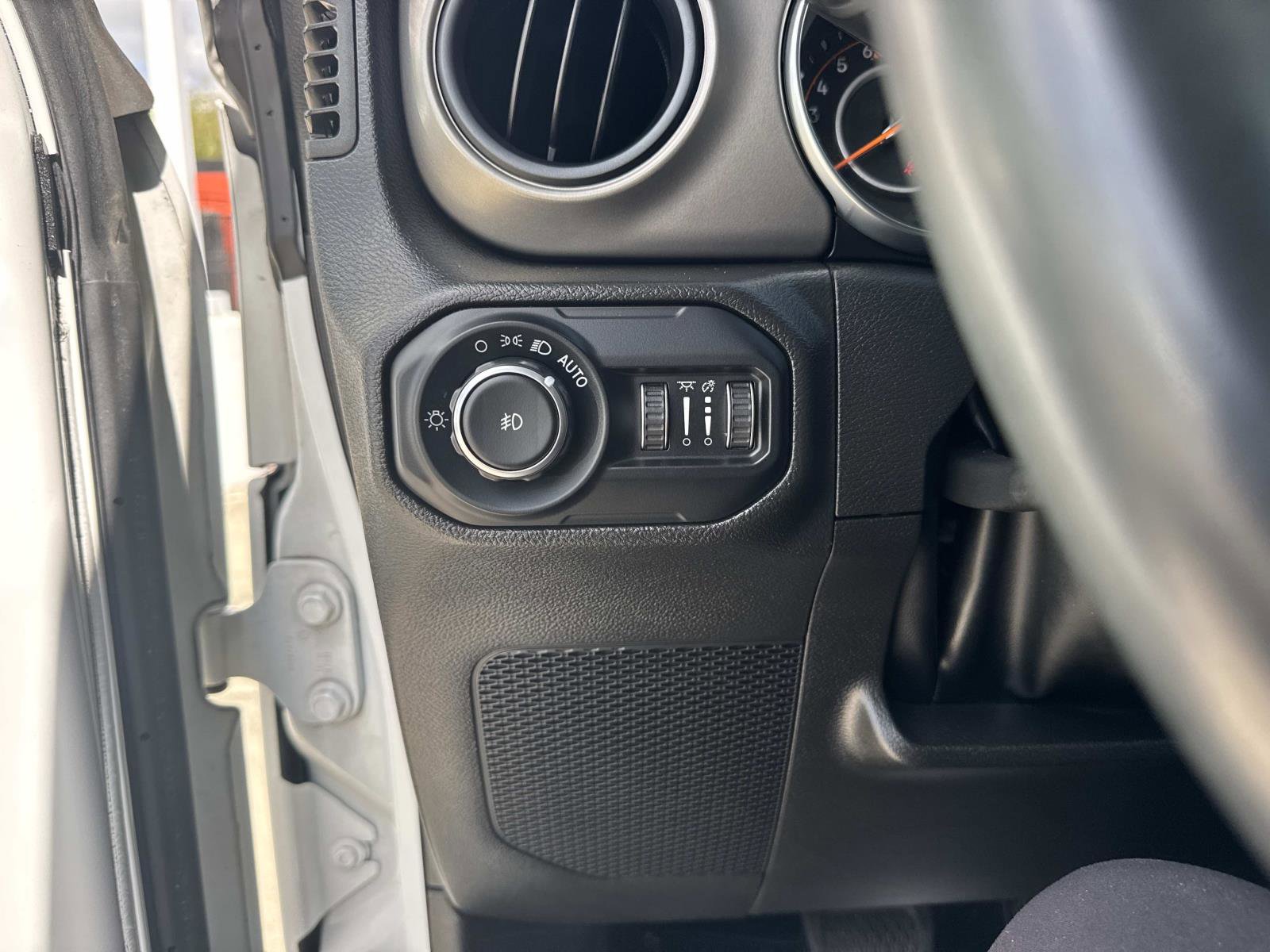 Used 2022 Jeep Wrangler Willys image 25