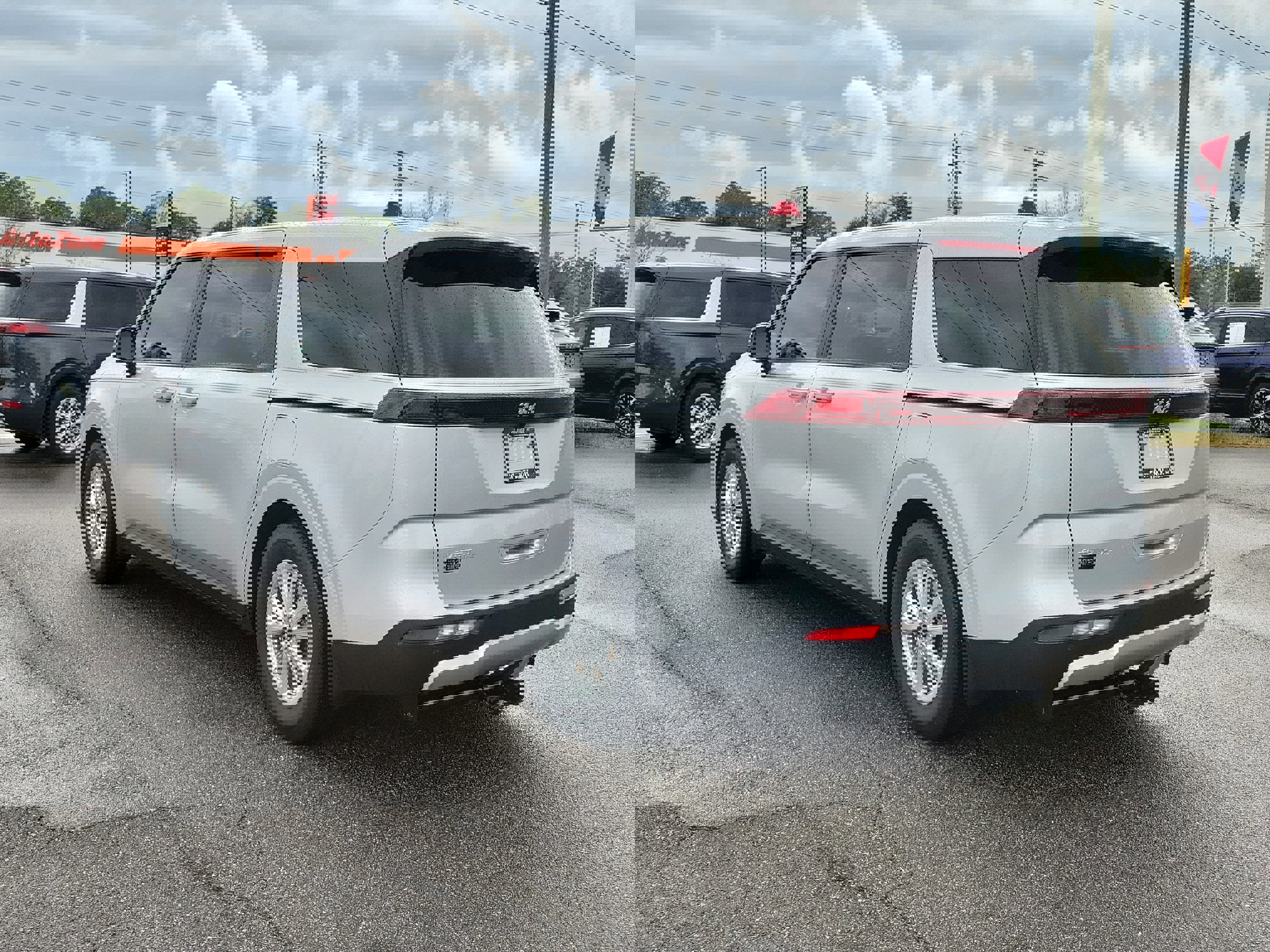 Certified 2023 Kia Carnival LX image 4