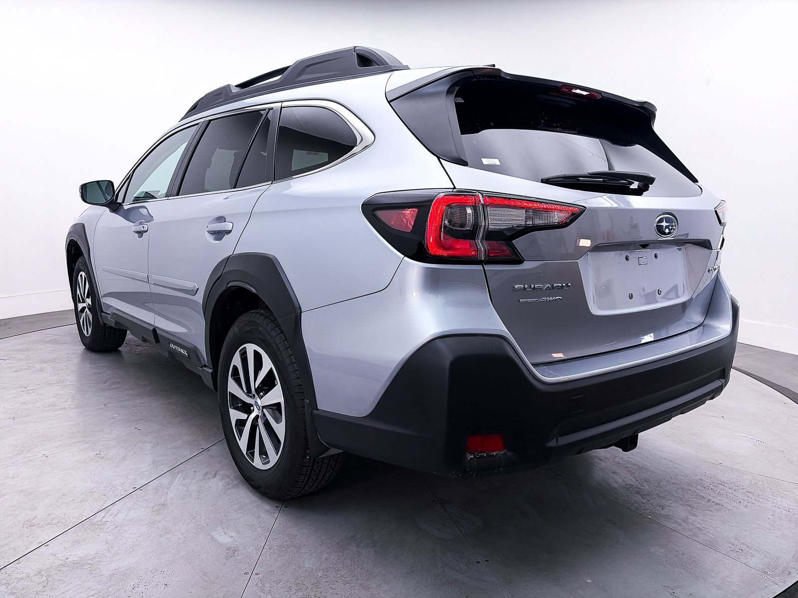 Used 2025 Subaru Outback Premium AWD/4WD image 12