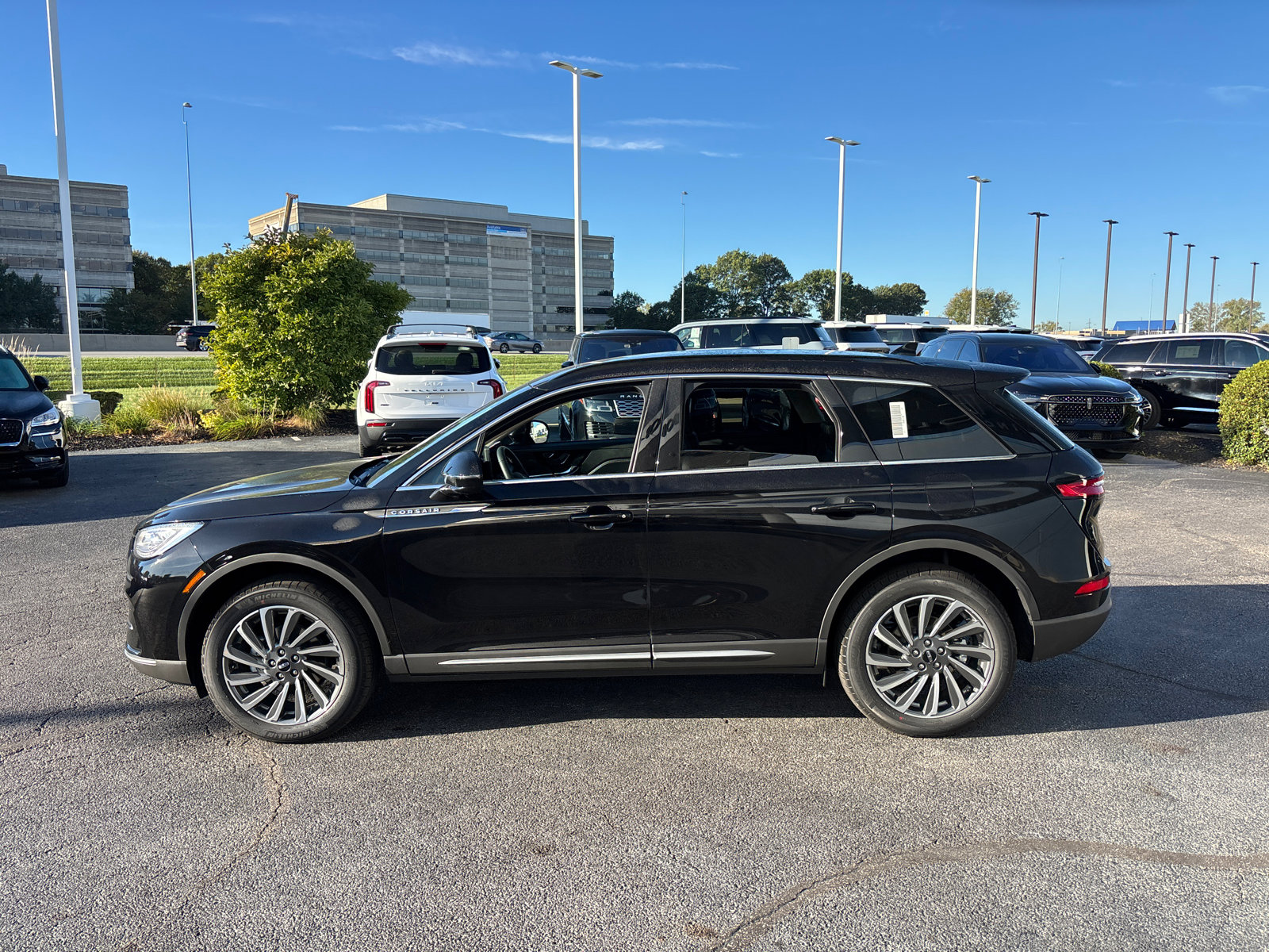 New 2026 Lincoln Corsair Reserve w/ Rear Removable Package Tray image 4