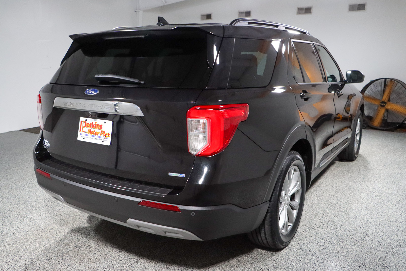 Used 2020 Ford Explorer XLT w/ Equipment Group 202A AWD/4WD image 7