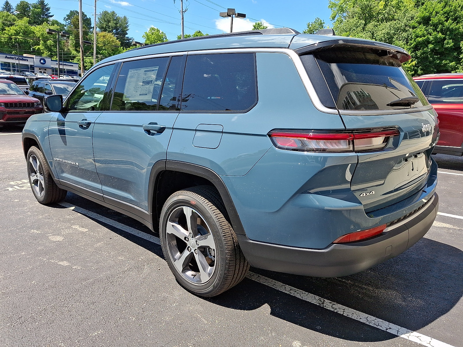 New 2026 Jeep Grand Cherokee L Limited w/ Luxury Tech Group II AWD/4WD image 4