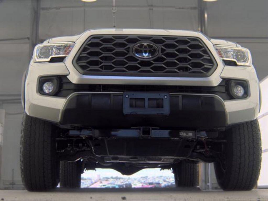 Used 2022 Toyota Tacoma TRD Off-Road AWD/4WD image 3