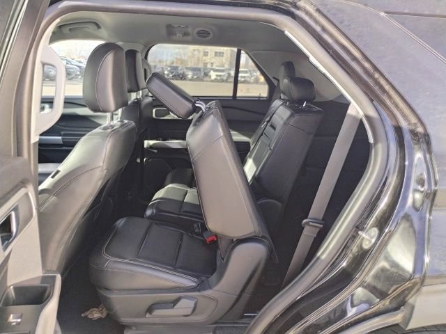 Used 2023 Ford Explorer XLT w/ Equipment Group 202A AWD/4WD image 14