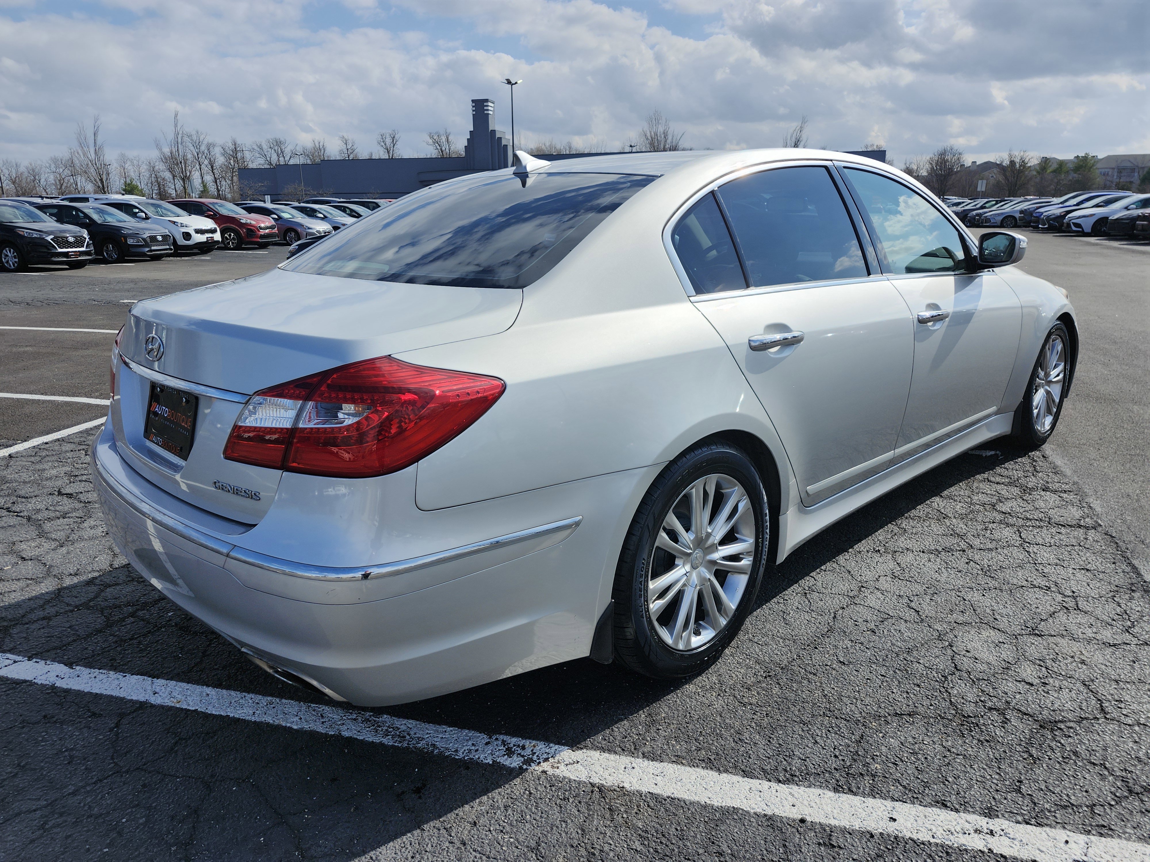 Used 2013 Hyundai Genesis 3.8 w/ Premium Pkg image 18