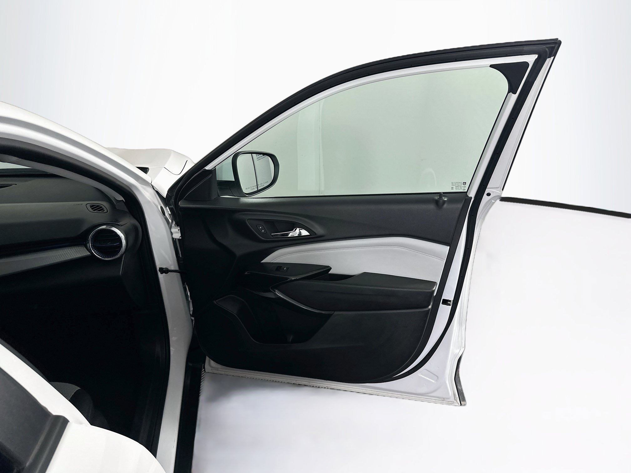 Used 2025 Chevrolet Trax LT FWD image 32
