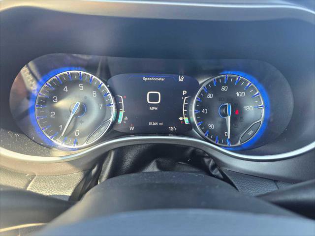 Used 2024 Chrysler Pacifica Touring-L FWD image 27