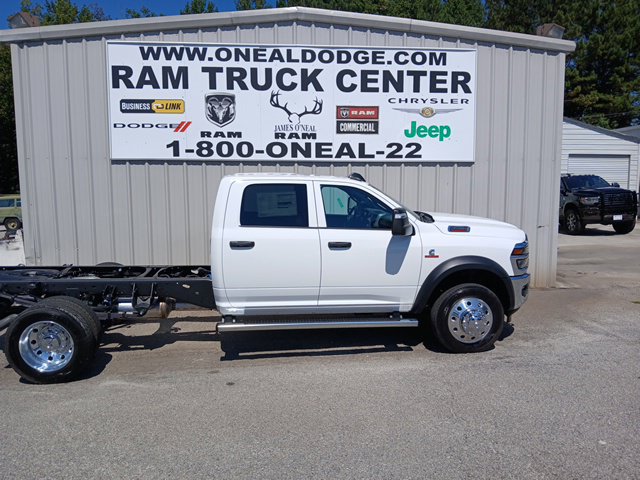 New 2027 RAM 4500 Tradesman w/ Chrome Appearance Group AWD/4WD image 2