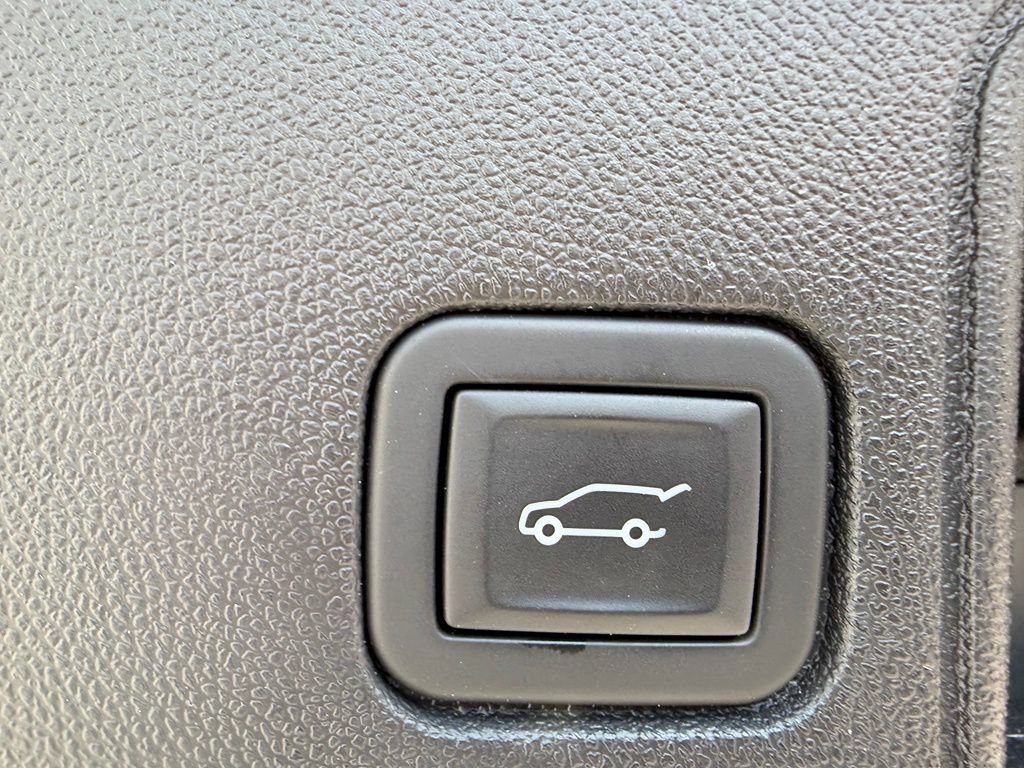 Certified 2024 GMC Terrain SLE w/ Driver Convenience Package FWD image 11