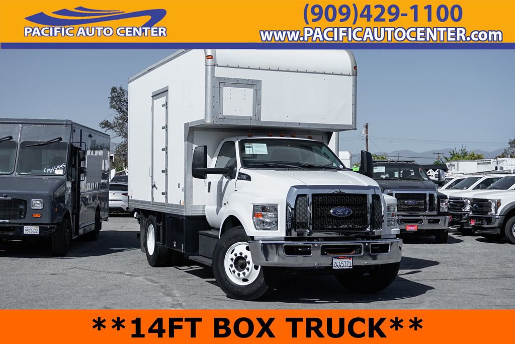 Used 2016 Ford F650 2WD Regular Cab Super Duty image 1