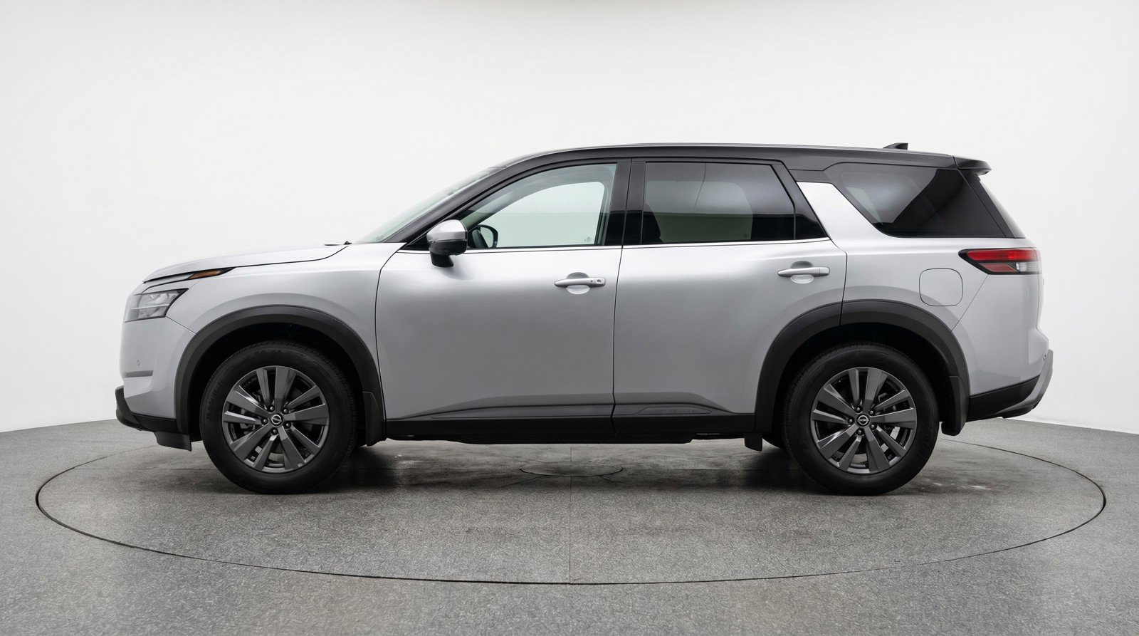 Used 2025 Nissan Pathfinder SV AWD/4WD image 5