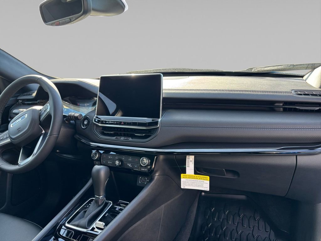 New 2026 Jeep Compass Latitude image 19