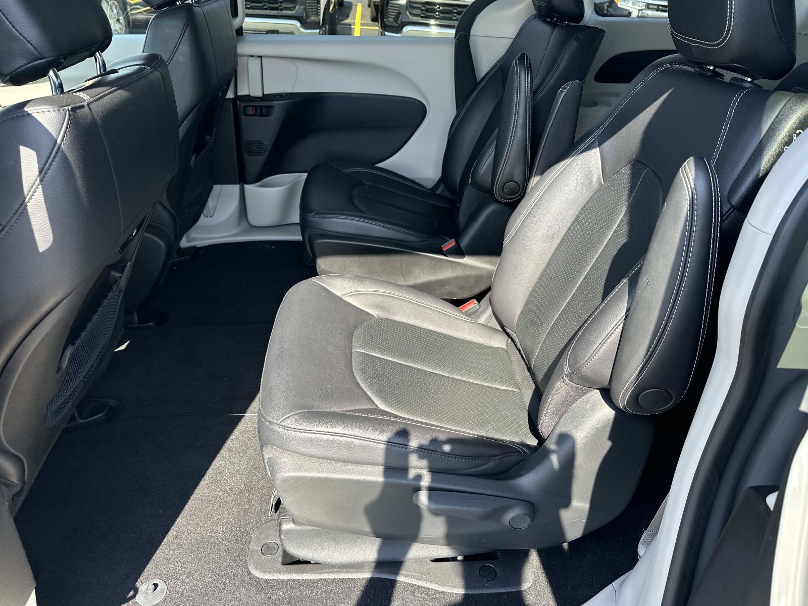 Used 2022 Chrysler Pacifica Touring-L FWD image 11