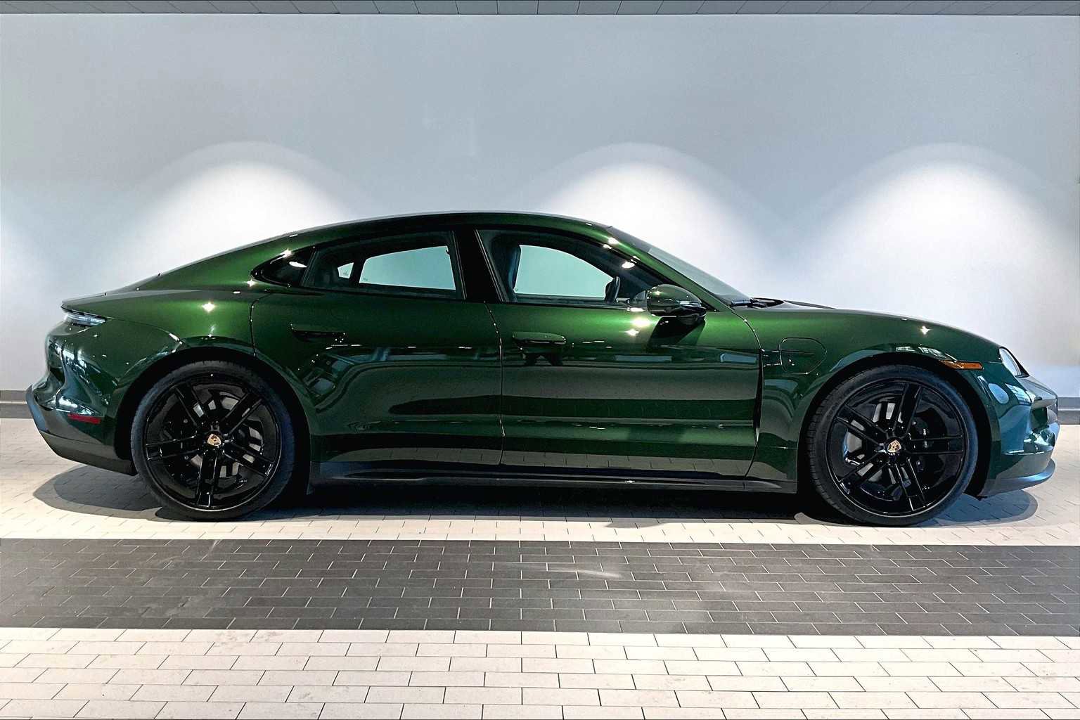 Used 2025 Porsche Taycan image 11