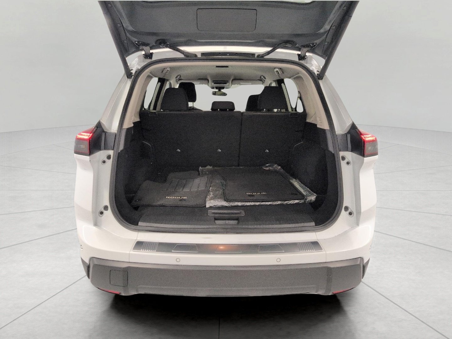 Used 2025 Nissan Rogue SV AWD/4WD image 15