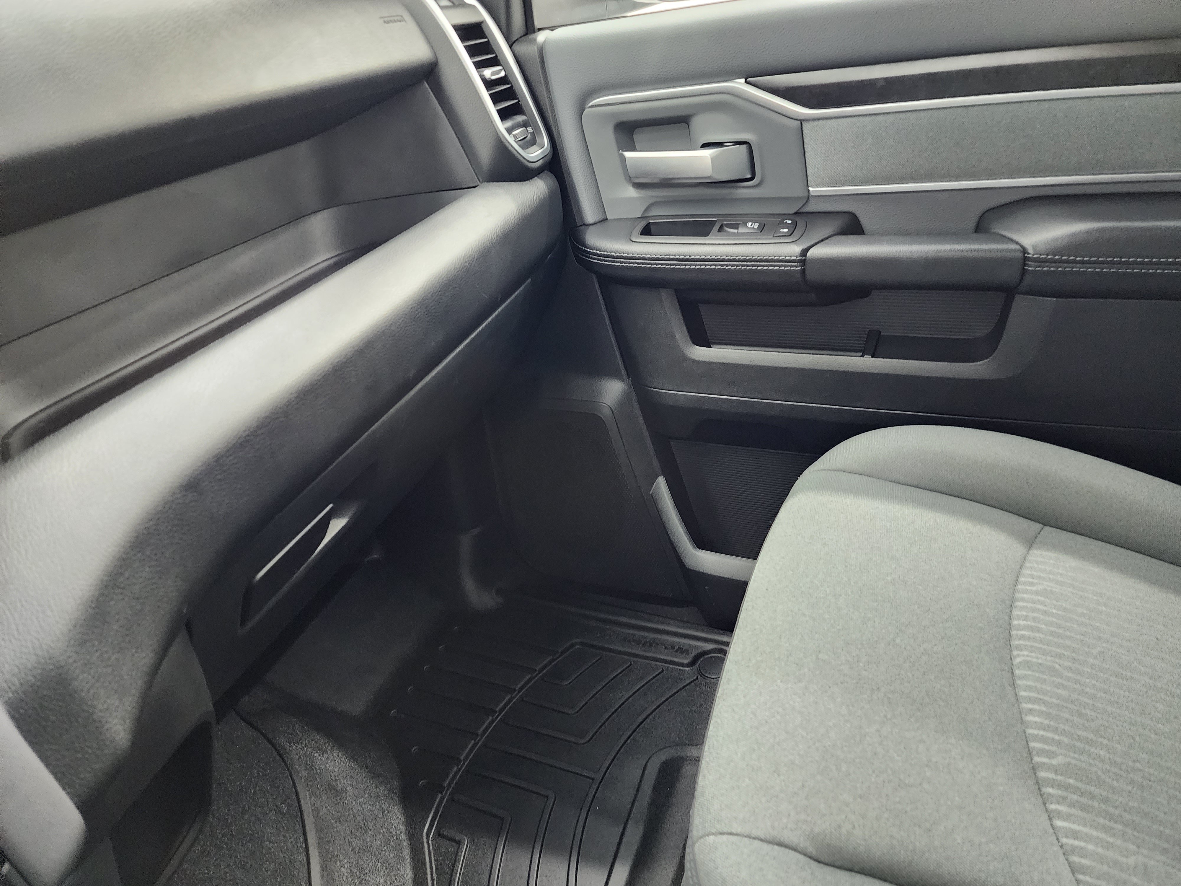 Used 2022 RAM 3500 Big Horn w/ Protection Group AWD/4WD image 13
