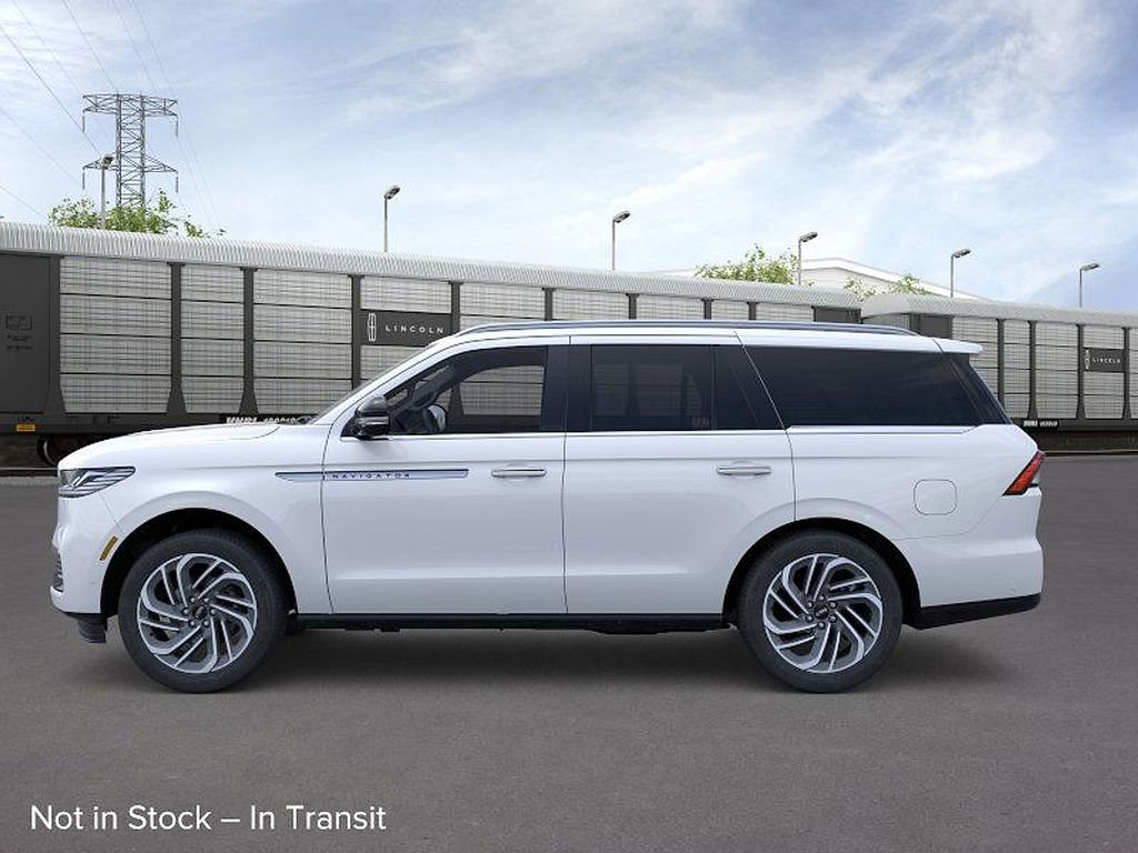 New 2026 Lincoln Navigator Reserve image 3