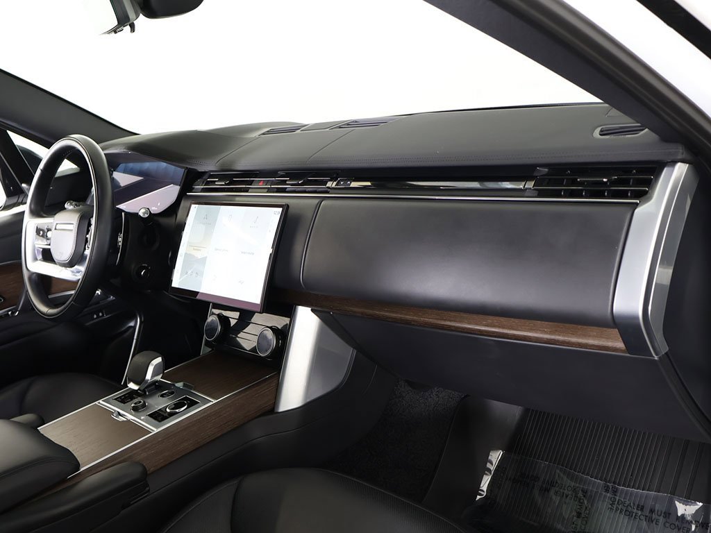 Used 2023 Land Rover Range Rover Long Wheelbase SE image 34