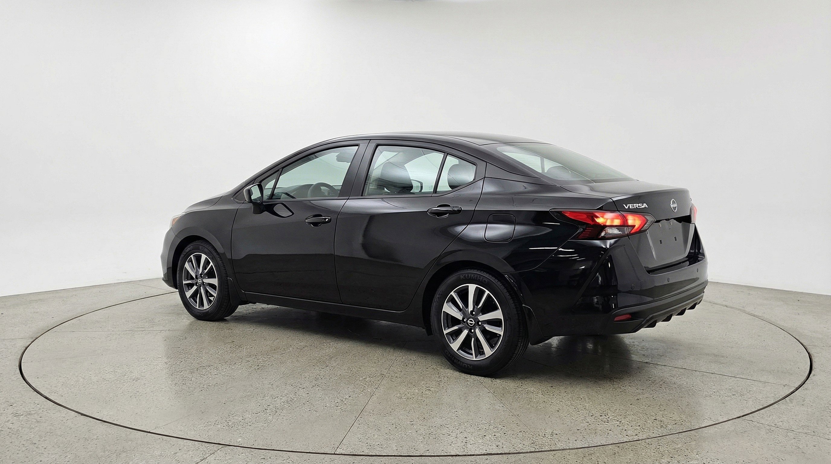 Used 2025 Nissan Versa SV FWD image 6