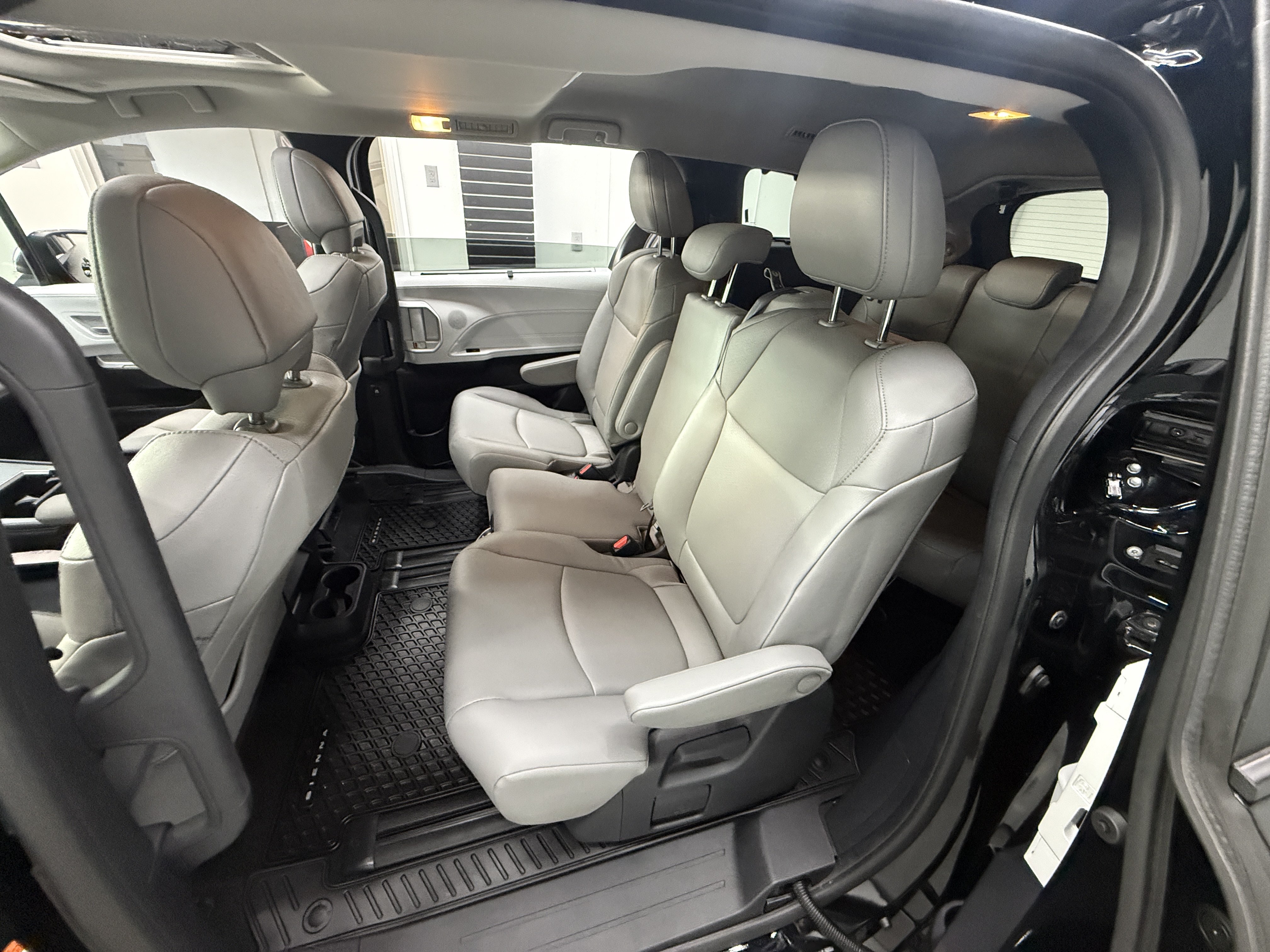 Used 2026 Toyota Sienna XLE FWD image 22
