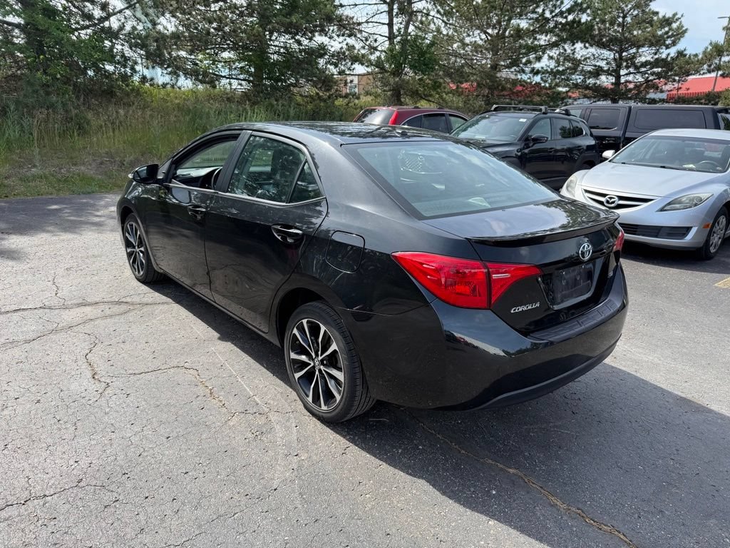 Used 2018 Toyota Corolla SE w/ Carpet Mat Package (TMS) FWD image 2