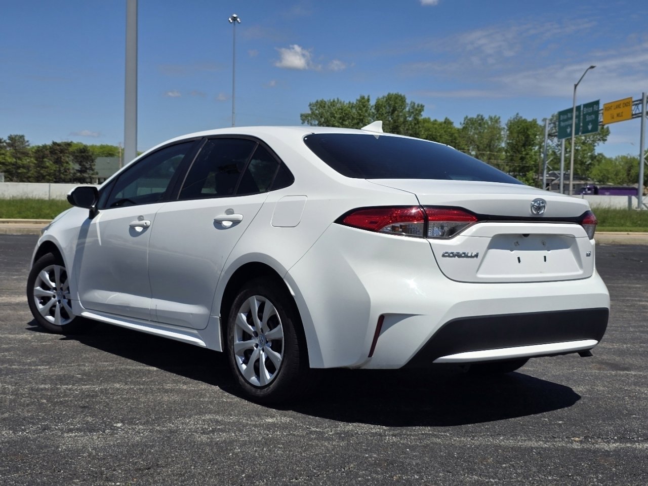 Used 2022 Toyota Corolla LE FWD image 11
