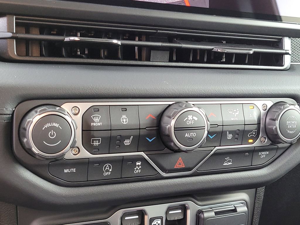 New 2026 Jeep Wrangler Rubicon w/ Xtreme 35 Tire Package image 24