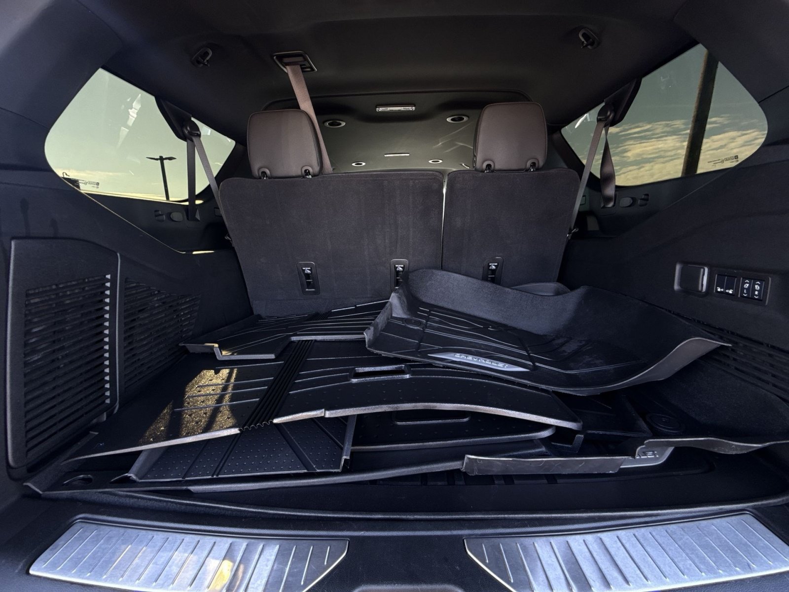 Used 2026 Chevrolet Suburban RST w/ Comfort Package RWD image 27