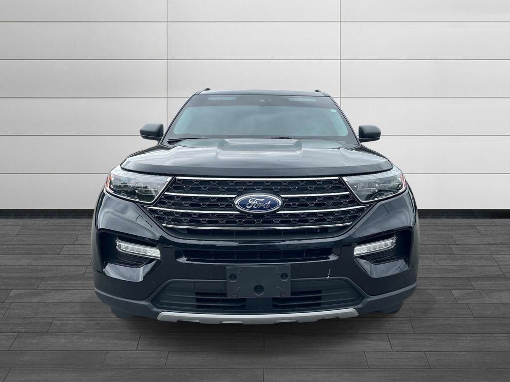 Used 2024 Ford Explorer XLT w/ Equipment Group 202A AWD/4WD image 8